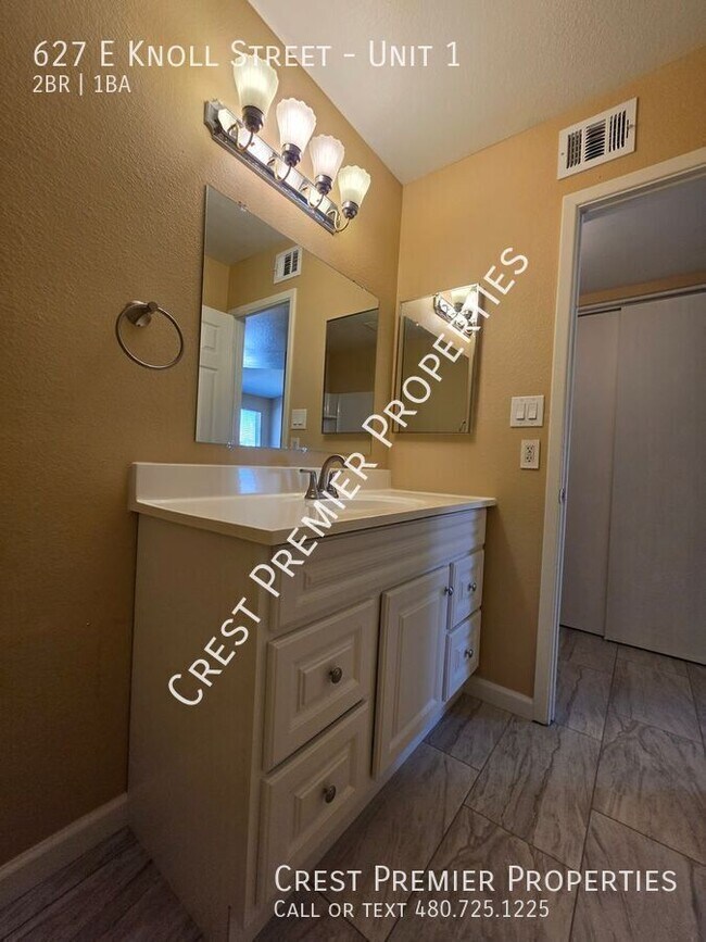 Building Photo - 627 E Knoll St