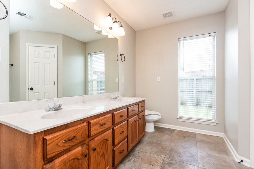 Building Photo - 7776 Parkwood Cove