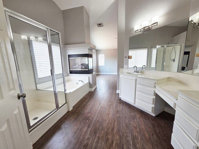 Building Photo - Spacious 3 Bed + Loft & Den with Soaring Ceilings