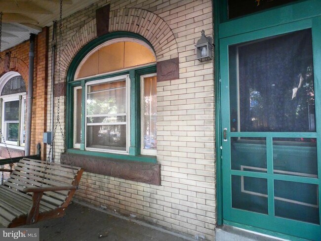 Building Photo - 4238 Pine St