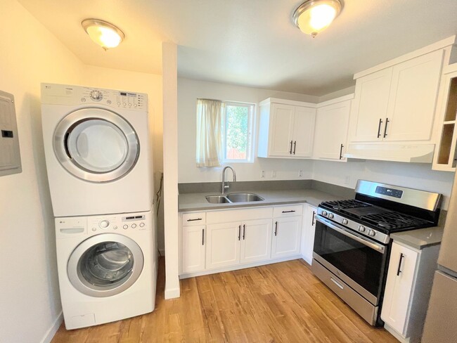 Building Photo - 1BD/1BTH COMING SOON!