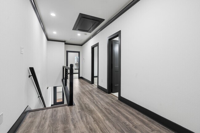 Building Photo - 911 Panama St