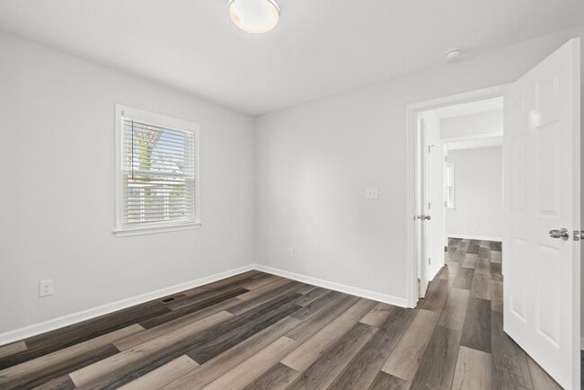 Building Photo - 3405 Somme Ave
