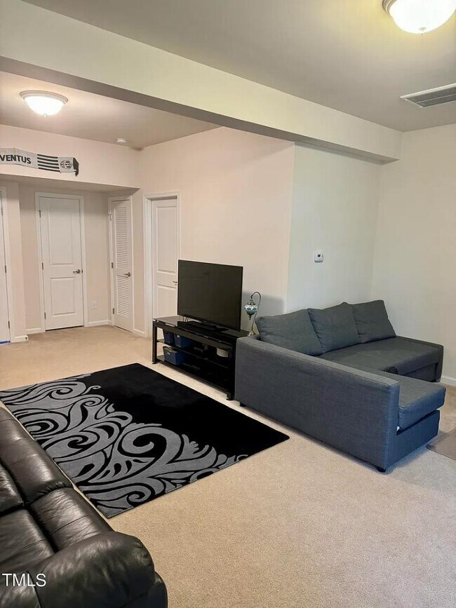 Building Photo - 408 Berry Chase Way