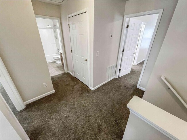 Building Photo - 6205 Tree Ridge Dr N W