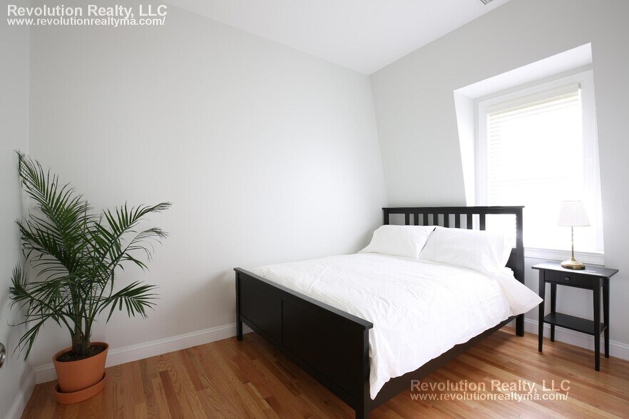 Building Photo - 20 George St