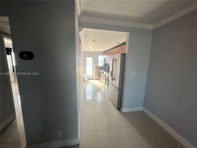 Building Photo - 1450 NE 170th St