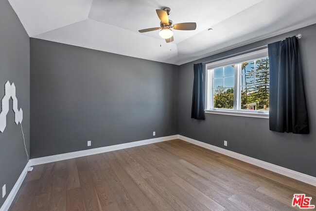 Building Photo - 1510 S Carmelina Ave