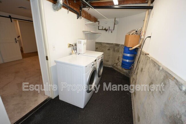 Building Photo - 2847 Harbor Blvd