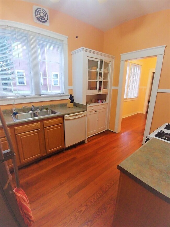 Building Photo - 3112 Napoleon Ave