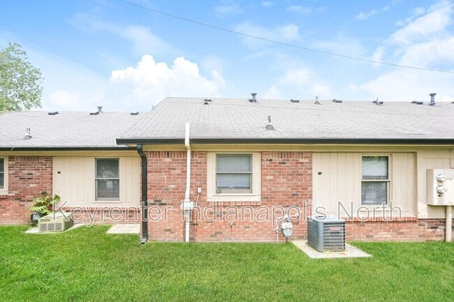 Building Photo - 140 N Cherry St