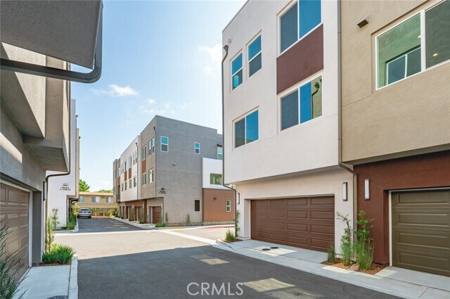 Building Photo - 609 S Lyon St