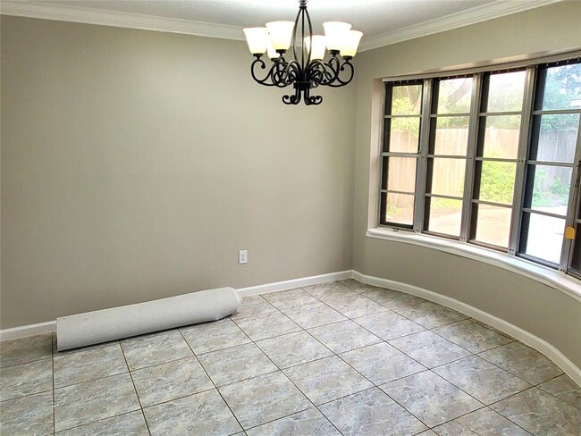 Building Photo - 1007 Reseda Dr