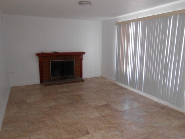 Building Photo - Single Story Home w/4 Bedrooms in Spring V...