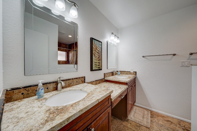 Building Photo - 4625 W Morten Ave