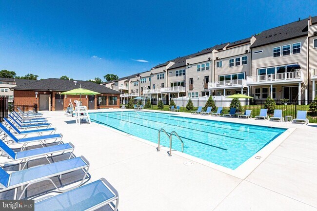 Building Photo - 3925 Fair Ridge Dr