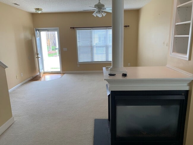 Building Photo - End unit townhome in Morrisville!