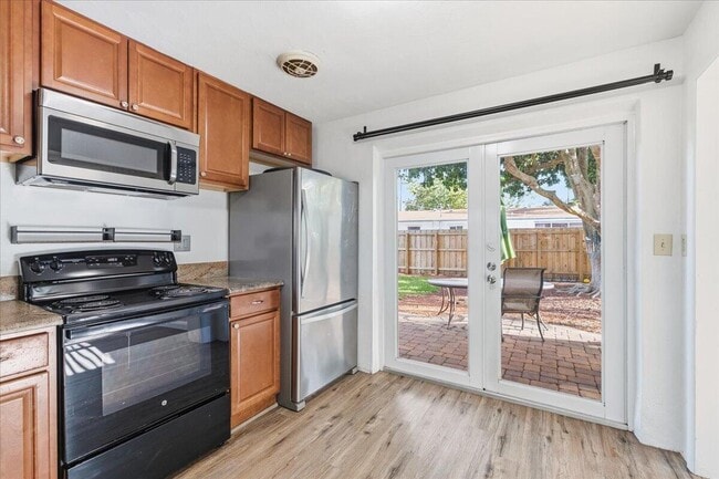 Building Photo - 1510 NE 32nd Pl