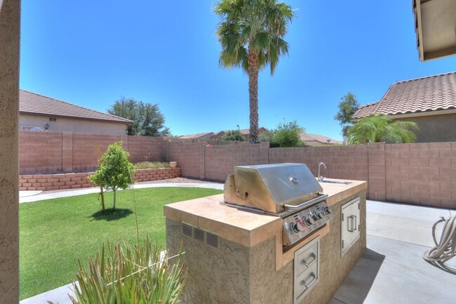Building Photo - 22121 Greenland Park Dr