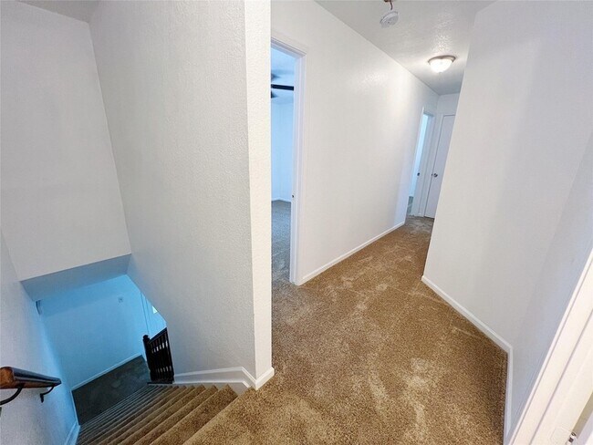 Building Photo - 616 Valley Spring Dr