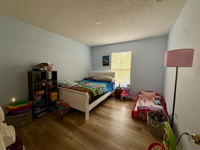 Building Photo - 101 SW Fairview Ave