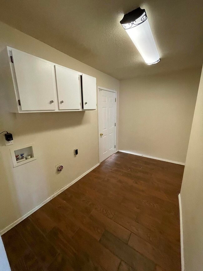 Building Photo - 2712 Hawick Rd