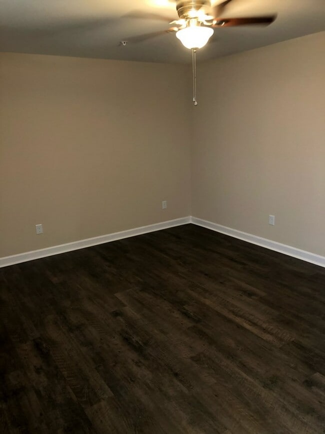 living area - 1150 Cross Creek Cir