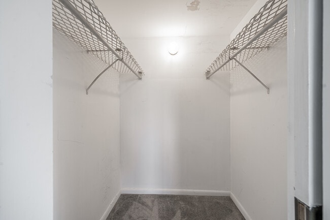 Building Photo - 251 S Cypress Rd