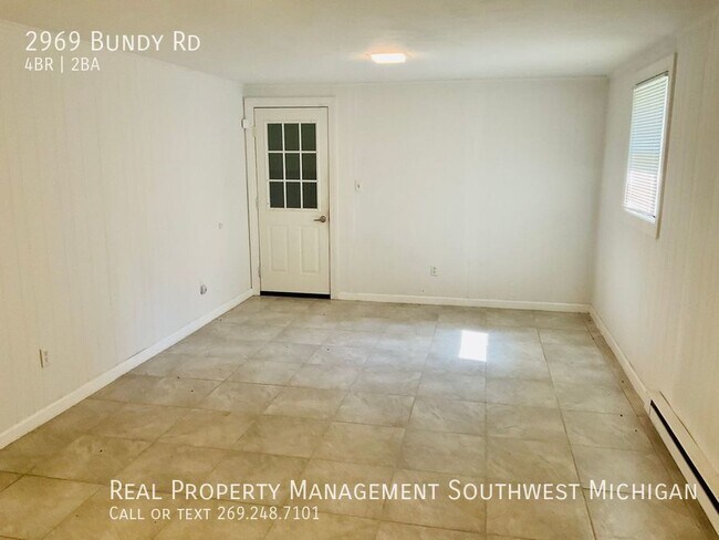 Building Photo - 4 Bedroom Single Family Home