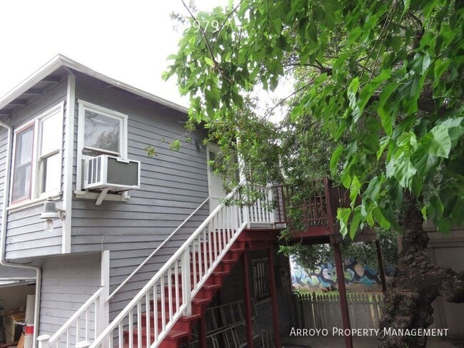 Primary Photo - 207 1/2 S Primrose Ave.-