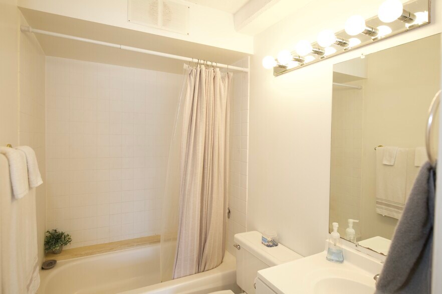 Building Photo - 1778 Ala Moana Blvd