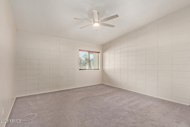 Building Photo - 7045 E Wilshire Dr