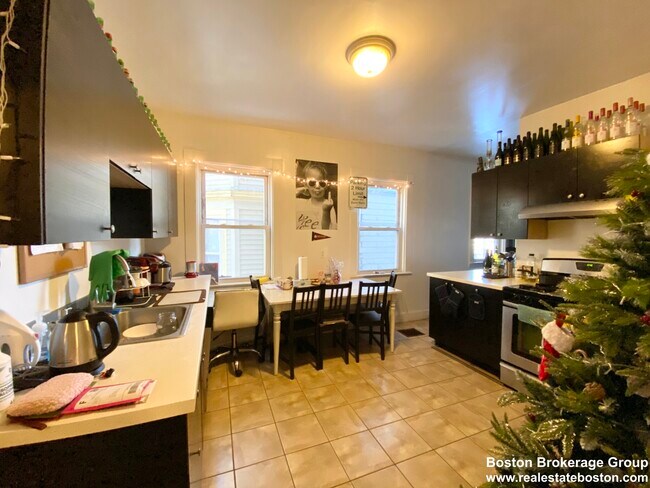 Primary Photo - 72 Calumet St