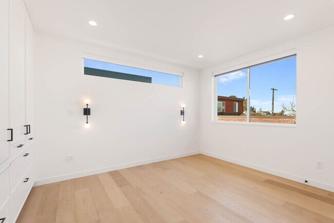 Building Photo - 2123 2nd Ave N