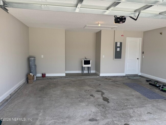 Building Photo - 721 Narvarez Ave