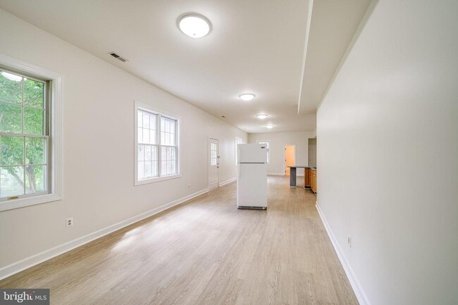 Building Photo - 6207 Woodland Lake Dr