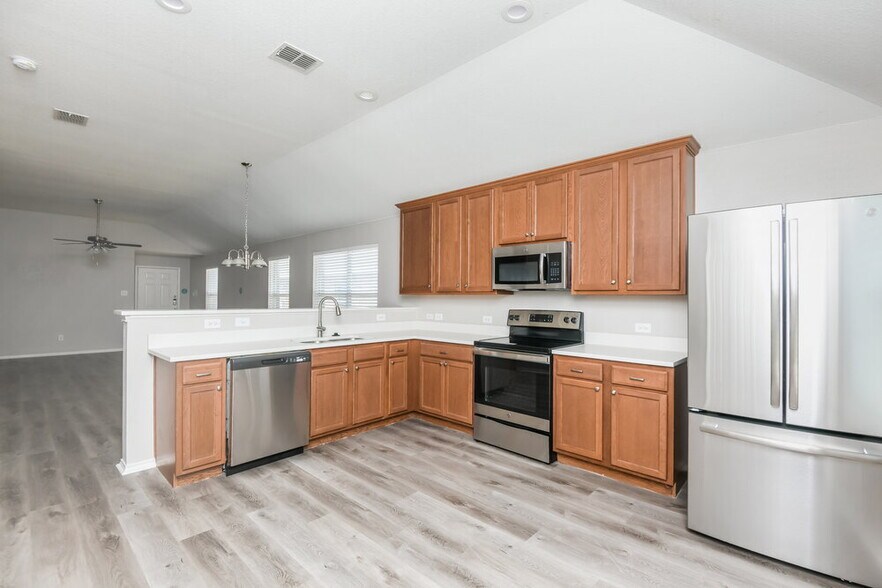 Building Photo - 1205 Artesia Dr