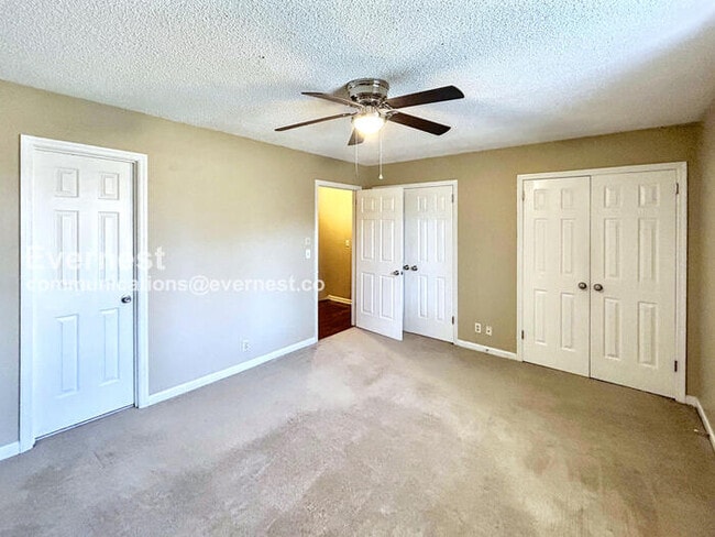 Building Photo - 2 Bed/2.5 Bath Townhome with Modern Amenities / Pet-Friendly / Available Now!