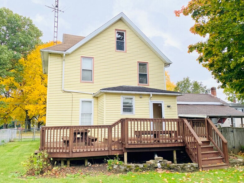 Building Photo - 837 Parkview St NE