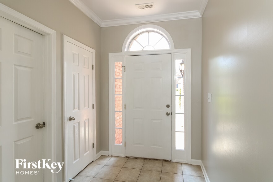 Building Photo - 640 Old Cahaba Dr