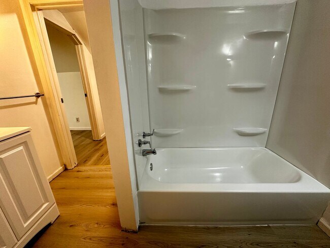 Building Photo - 1214 Commercial St