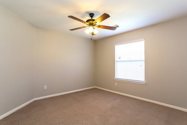 Building Photo - 2447 Halstead Dr
