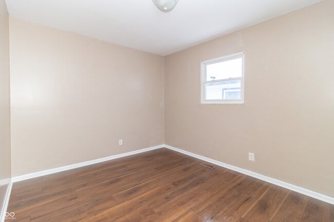 Building Photo - 1704 Nelson Ave