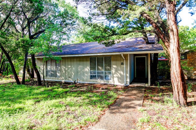 Building Photo - 1430 Redbud Cove