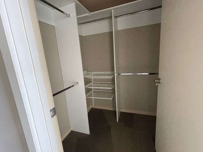 Building Photo - River Market Tower - Unit 1302