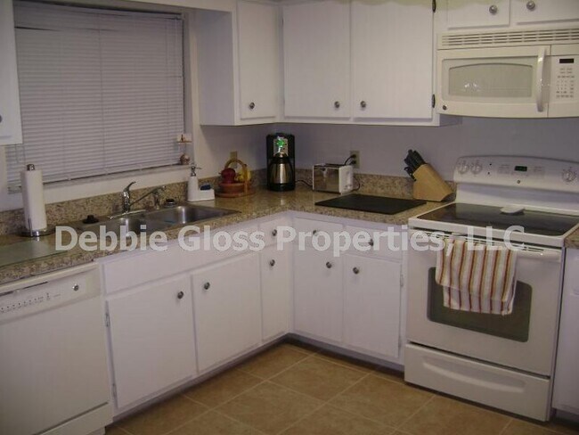 Building Photo - 3 bedroom 2 bath Wekiva home