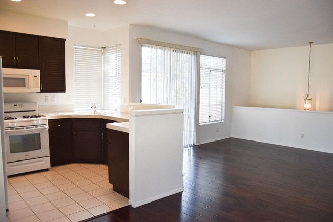 Building Photo - 8215 E White Oak Ridge
