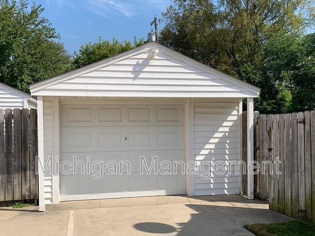 Building Photo - 7428 Deering St