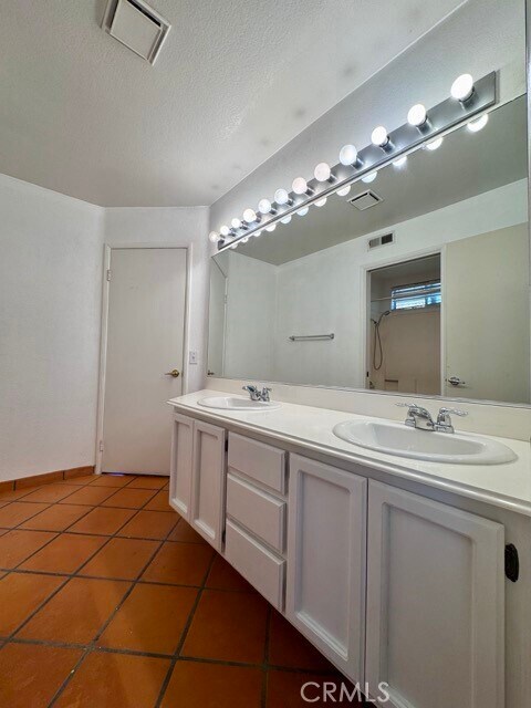 Building Photo - 40132 Villa Venecia