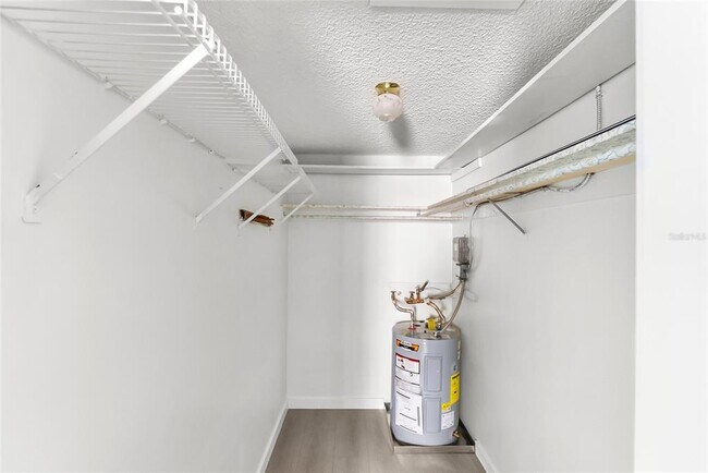 Building Photo - 1153 Rue des Rois